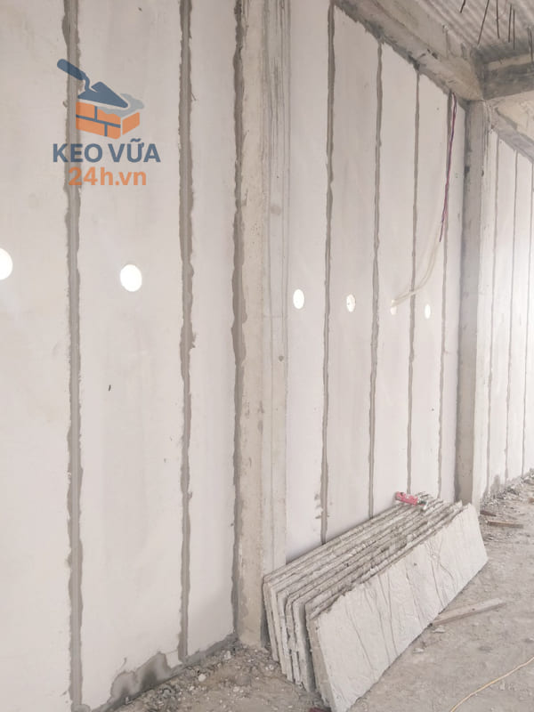 Các đường mối nối được xử lý bằng keo trước khi hoàn thiện