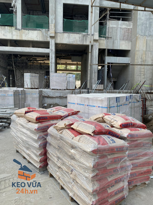 Tập kết bao vữa trát gạch nhẹ AAC Mater tại công trình xây nhà cao tầng