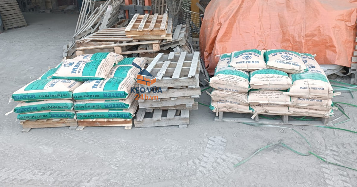 Các bao vữa khô Mater M75 tại công trình chuẩn bị cho thi công xây trát các hạng mục khác nhau.