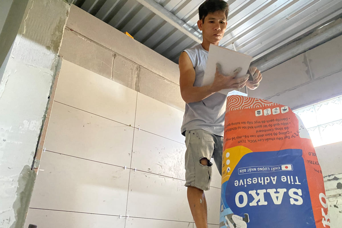 Cách lựa chọn keo dán gạch màu trắng tốt và phù hợp cho công trình ốp lát gạch đá.