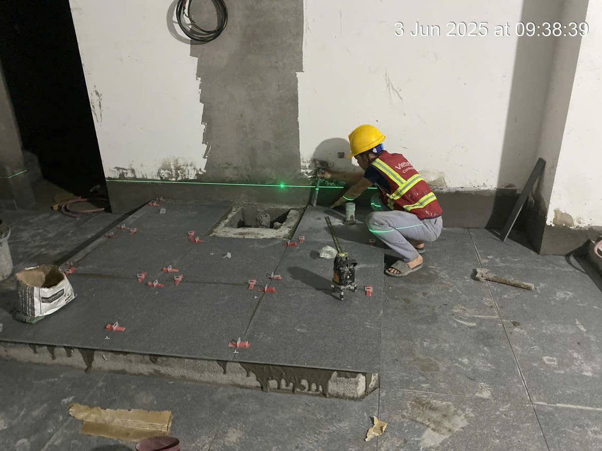 Hướng dẫn cách lựa chọn và thi công keo dán gạch khổ lớn