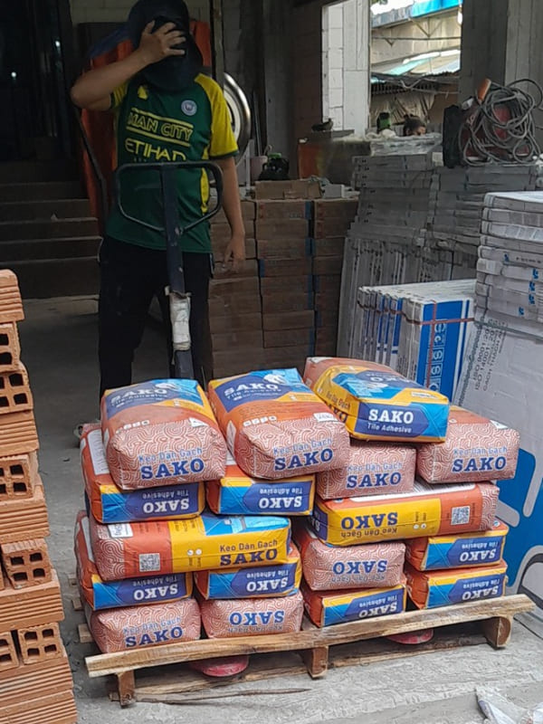 Thi công ốp lát gạch khổ lớn với keo dán gạch Sako