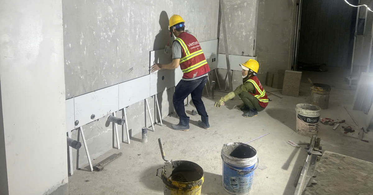 Các lỗi thường gặp khi thi công keo dán gạch ốp tường lát nền và cách khắc phục.
