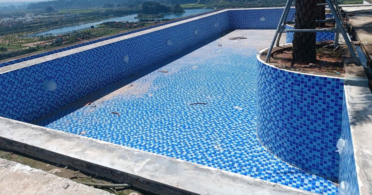Lựa chọn keo dán gạch bể bơi chống thấm loại tốt và phù hợp nhất.