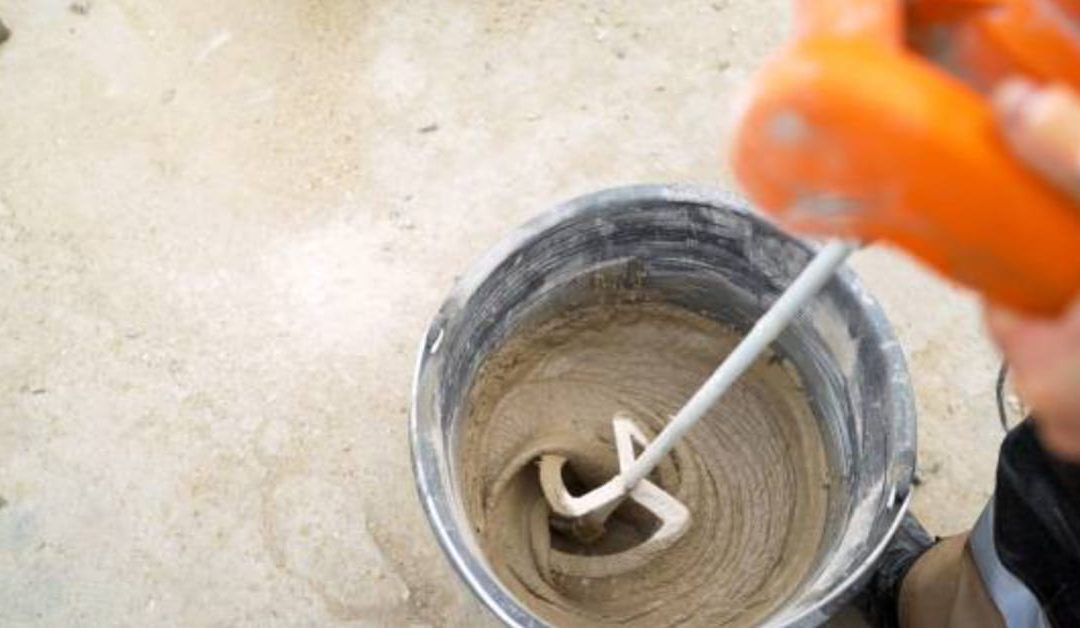 Cách trộn keo dán gạch theo đúng tỷ lệ để đảm bảo chất lượng ốp lát gạch.