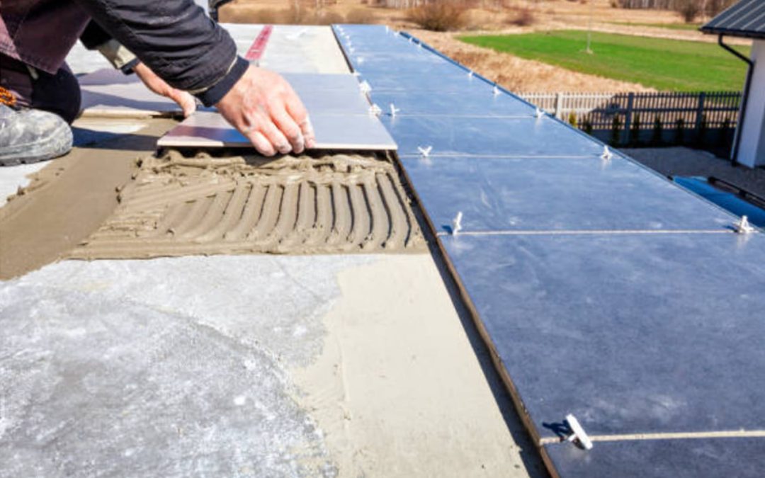 Cách dùng keo dán gạch bền chắc trong mùa mưa nắng