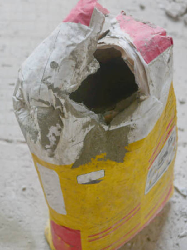 Keo dán gạch chất lượng kém gây bong tróc. Bao bì không rõ nguồn gốc...