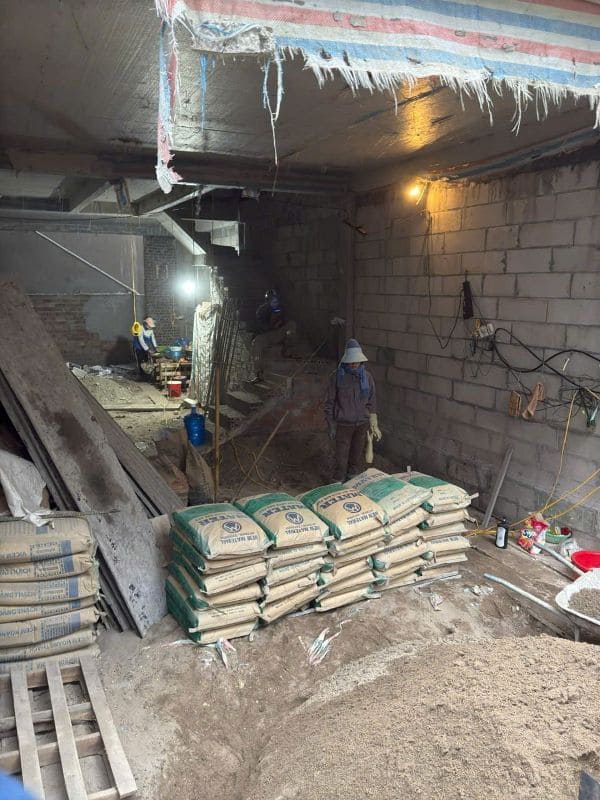 Bảo quản vữa khô trộn sẵn ở nơi khô ráo. Thời gian sử dụng thường 6 tháng kể từ ngày sản xuất.